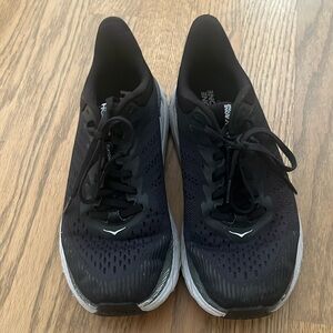 Hoka size 8 w black Clifton trainers